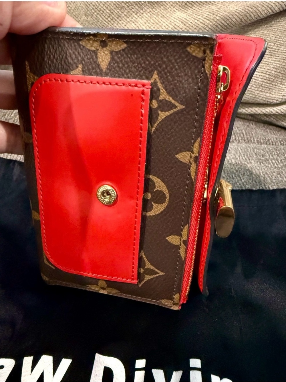 🌟Louis Vuitton Monogram Flower
Lock Wallet with Red accents🌟 (Authenticated) - Picture 3 of 10